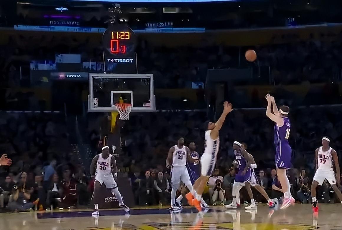 kaiyun-湖人逆转76人！里弗斯轰35分主导，2配角完美辅助，詹东迷失！