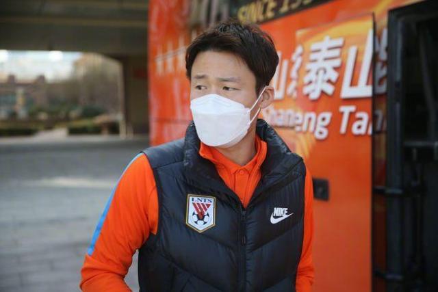 开云登录-中超冬窗引援一览：广州队只出不进 泰山连签强援