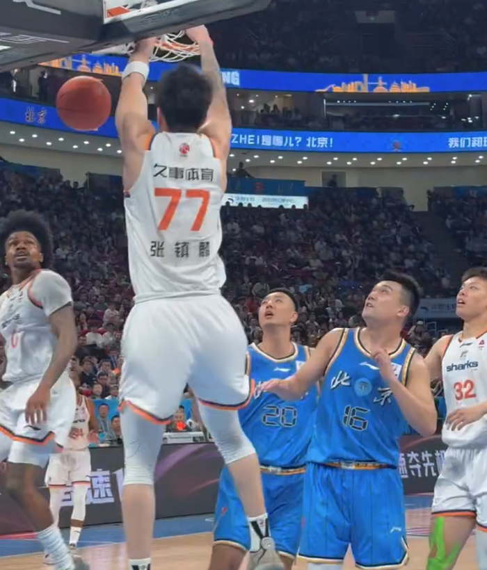 开云登录-王哲林24+17成现役总分王！上海险胜北京取19连胜 弗格36+9三分|古德温|三分球|CBA|杰曼|翟晓川_新浪体育_新浪新闻